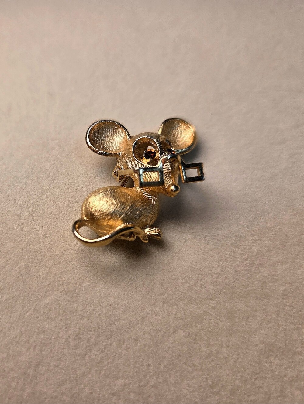 Vintage Avon Gold Mouse Brooch